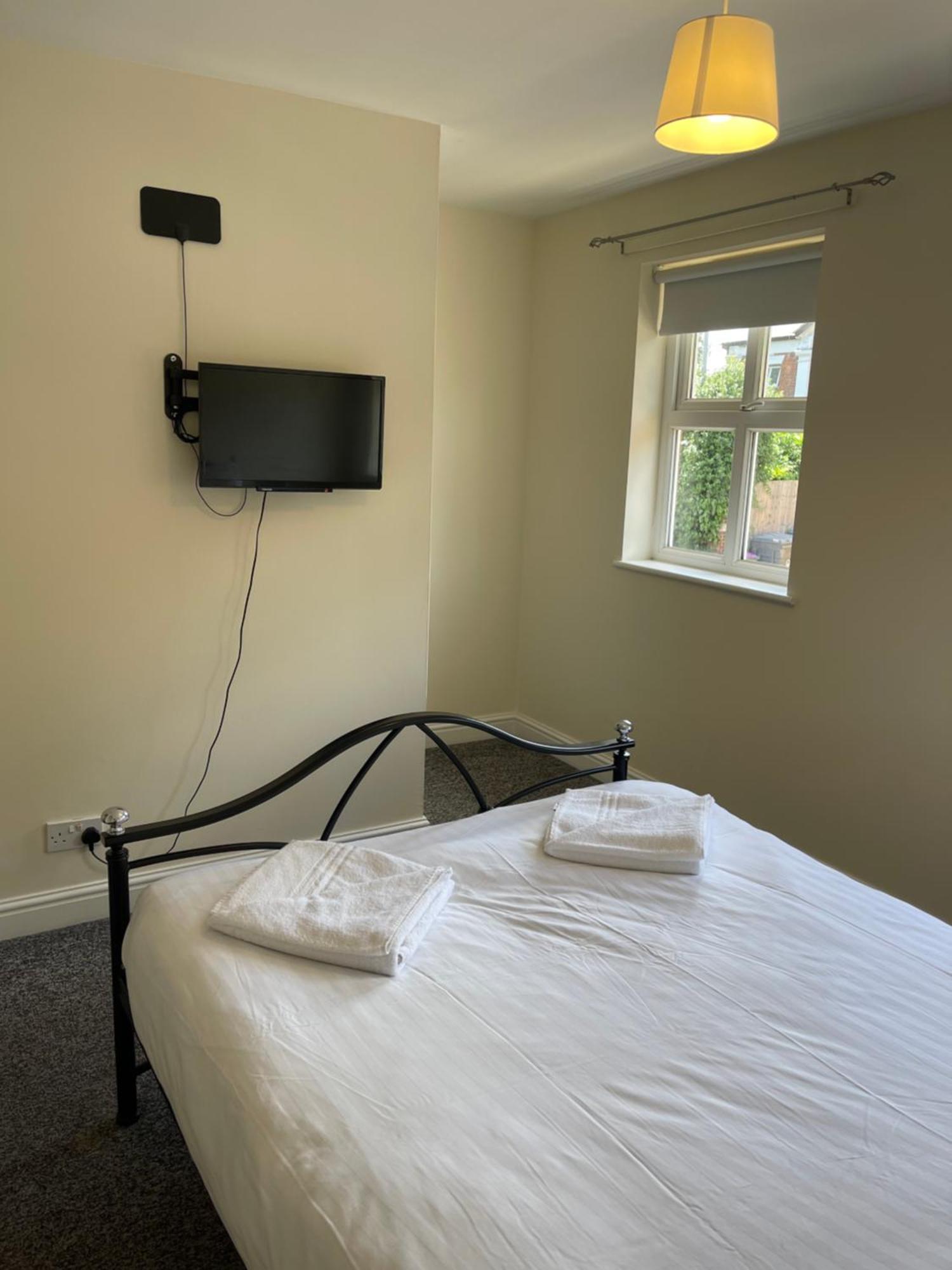 House Number 4 Sleeps Up To 4 With Smart Tvs In Every Room Веллингтон Экстерьер фото