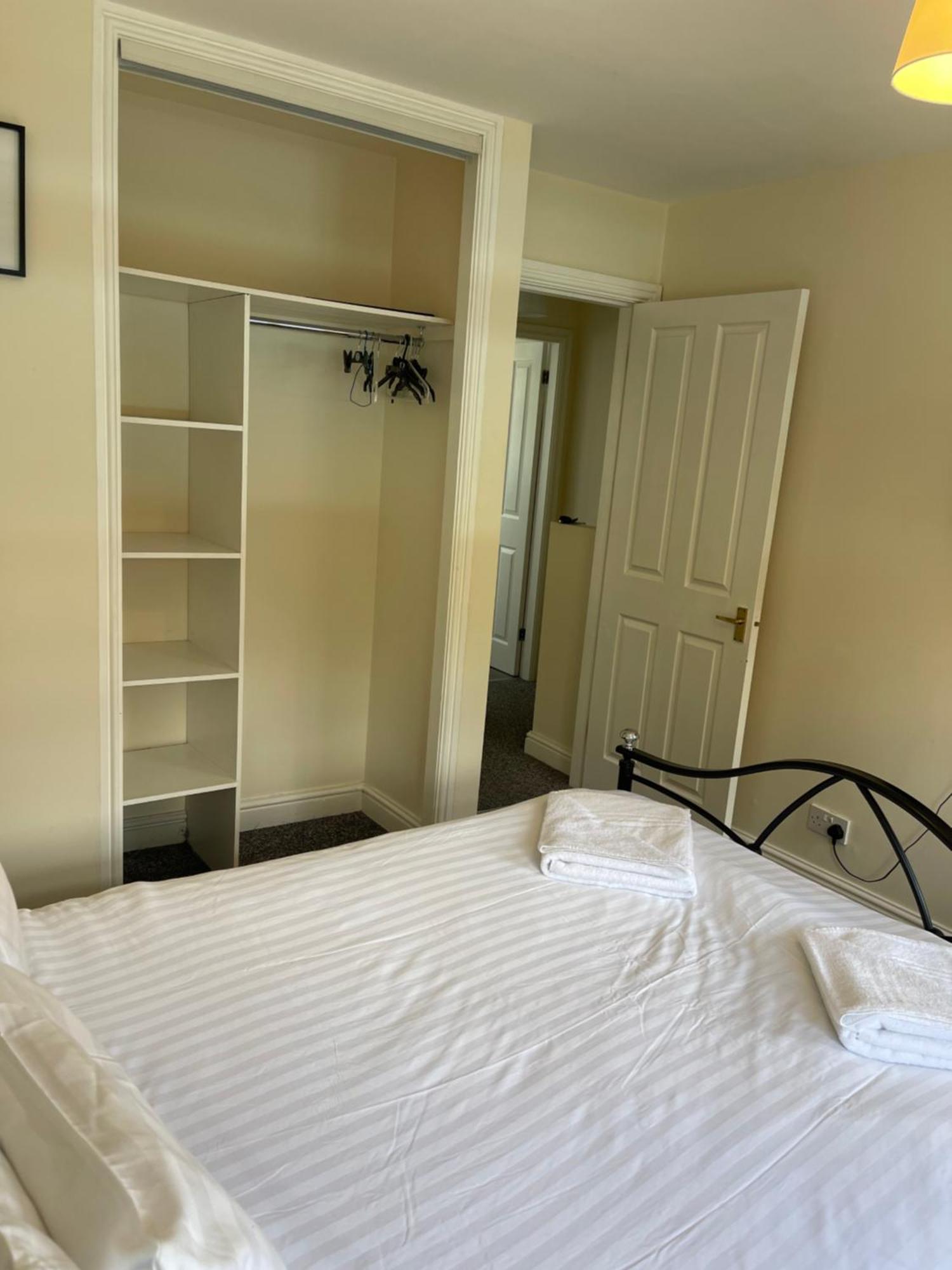 House Number 4 Sleeps Up To 4 With Smart Tvs In Every Room Веллингтон Экстерьер фото