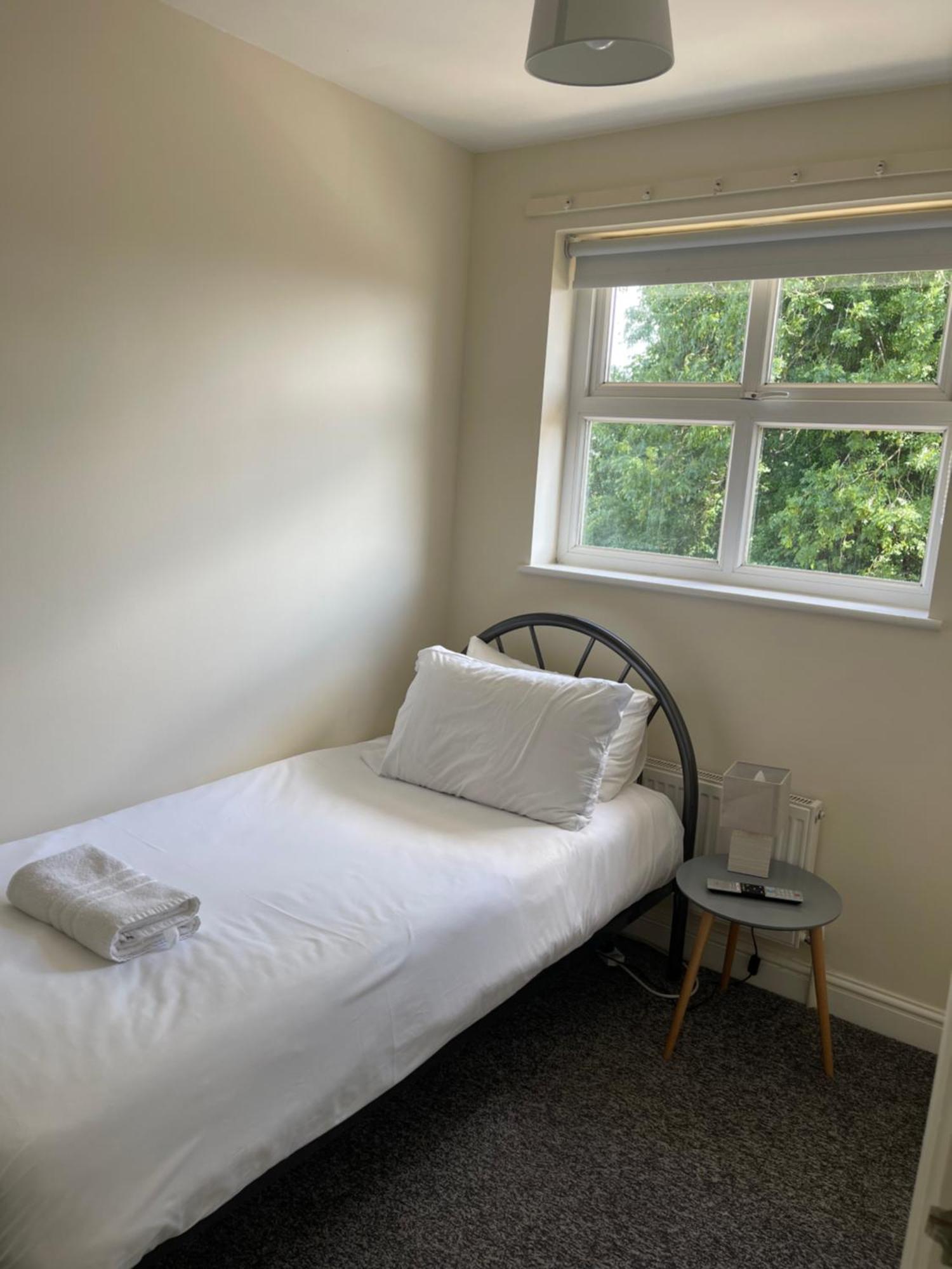 House Number 4 Sleeps Up To 4 With Smart Tvs In Every Room Веллингтон Экстерьер фото
